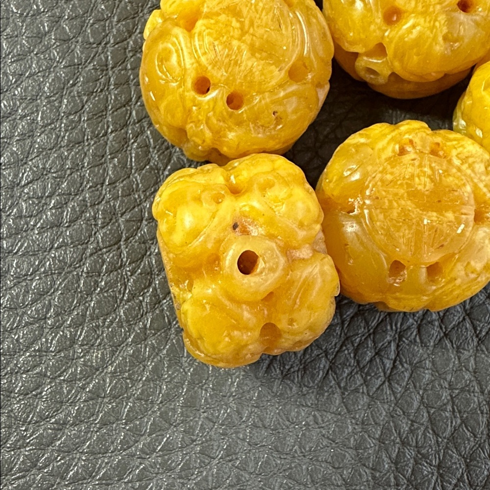 Vintage Carved Beads Bundle - Picture 3 of 6